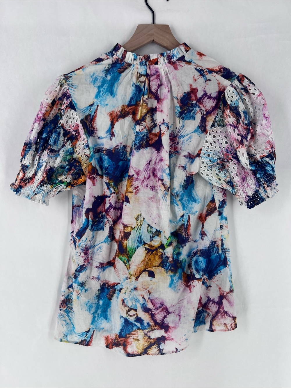 Robert Graham Floral Watercolor Eyelet Puff Sleeve Blouse Multicolor Size M - Picture 7 of 11